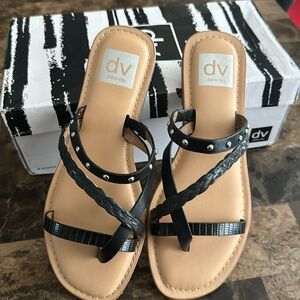 new never worn bought size 7. I have wide feet these are made for thinner feet